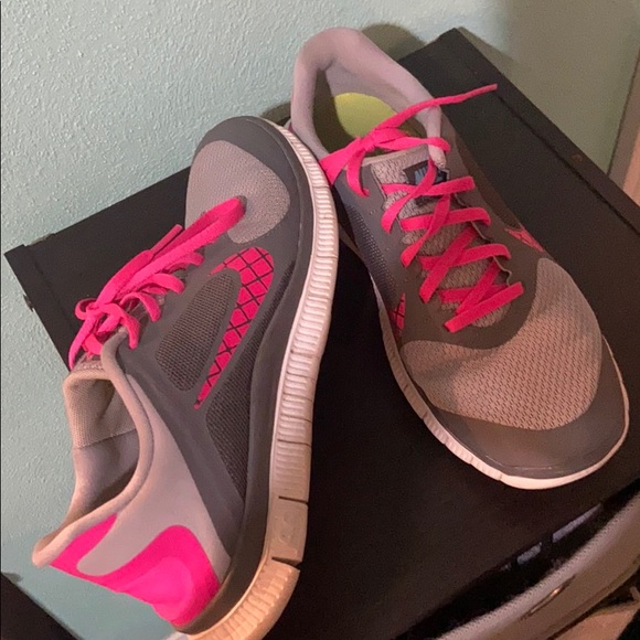 Nike free tennis shoes - Picture 2 of 5